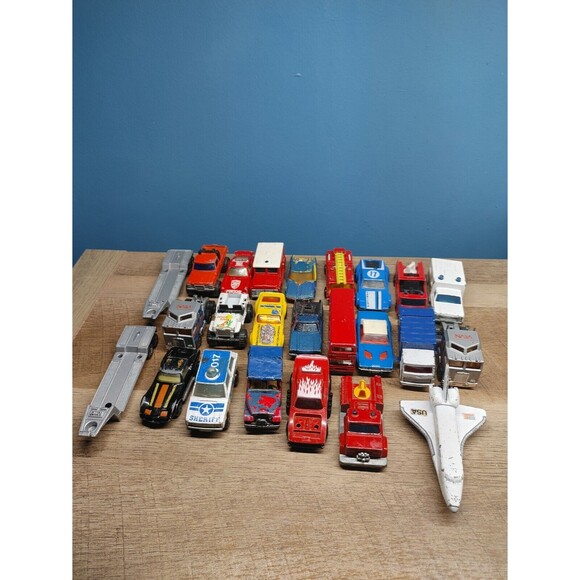 Vintage Lot of 24 Matchbox Trucks Toy‎ Cars 72-73-75-77-78-79-81-91 - Picture 1 of 6
